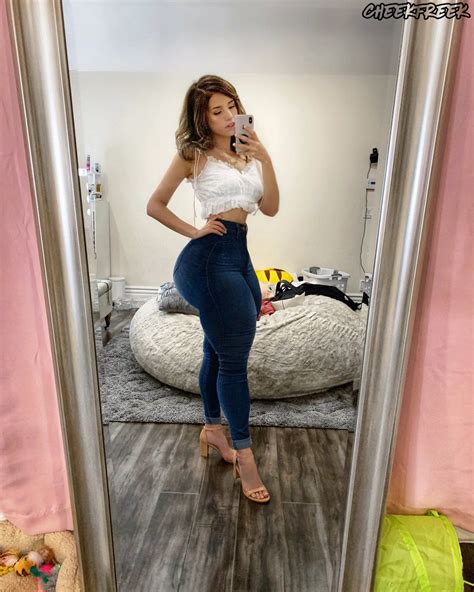 pokimane sexy hot|extra pics that nobody asked for but maybe someone wanted。